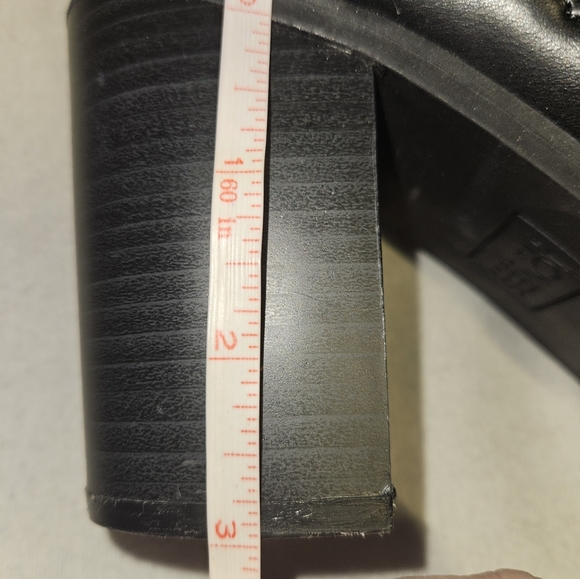 Jones New York Womans Black "Gillie" Ankle Boot Size 10 - Picture 8 of 9